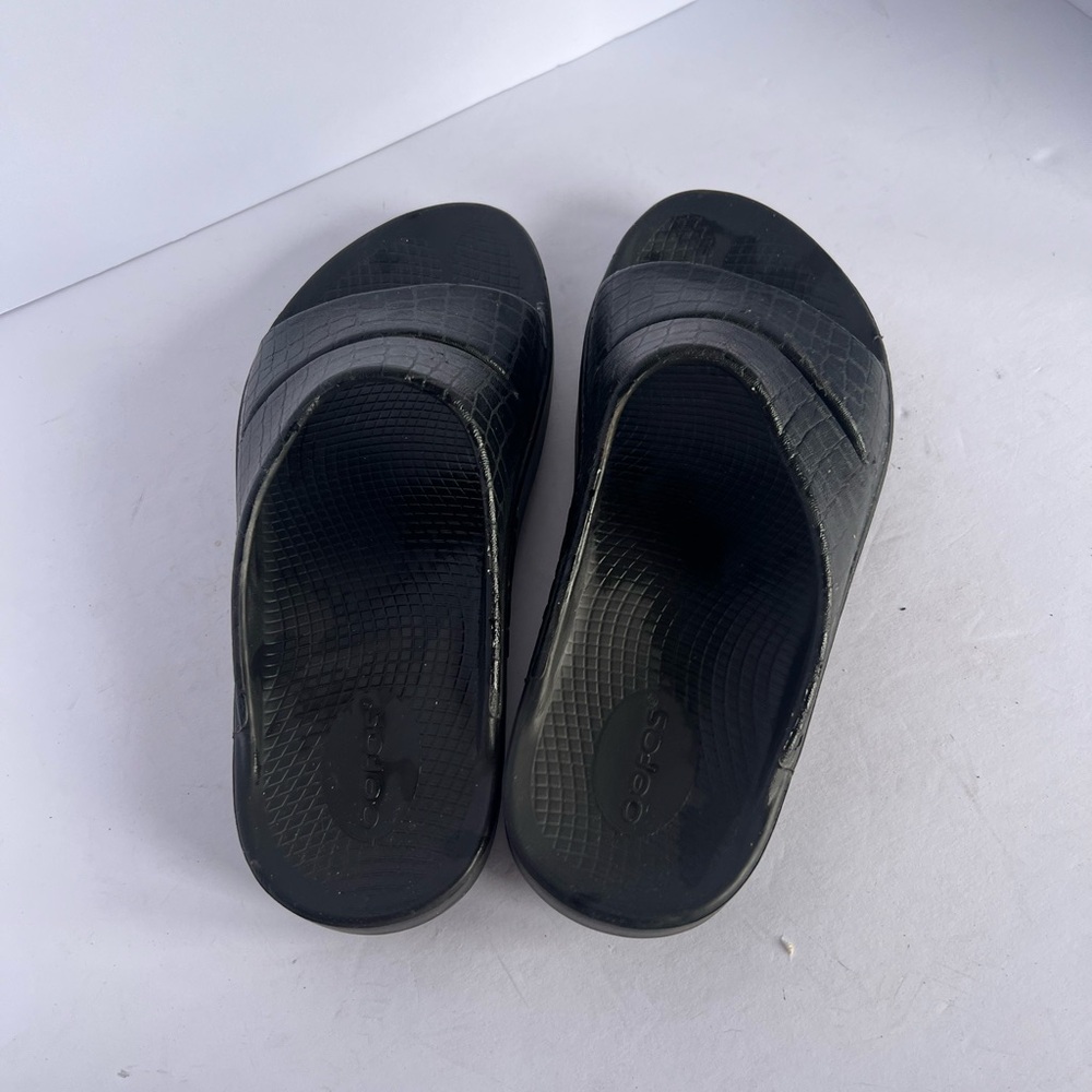 OOFOS Black Textured Slide Sandals - Picture 4 of 7